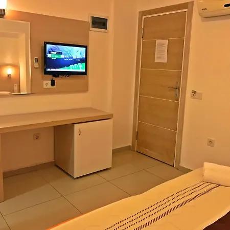 Oscar Holiday & Business Gazde/Camere de închiriat Torba